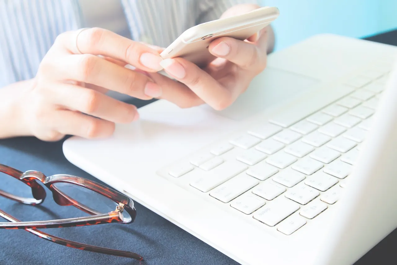 台南手機換電池店家推薦，有保固！