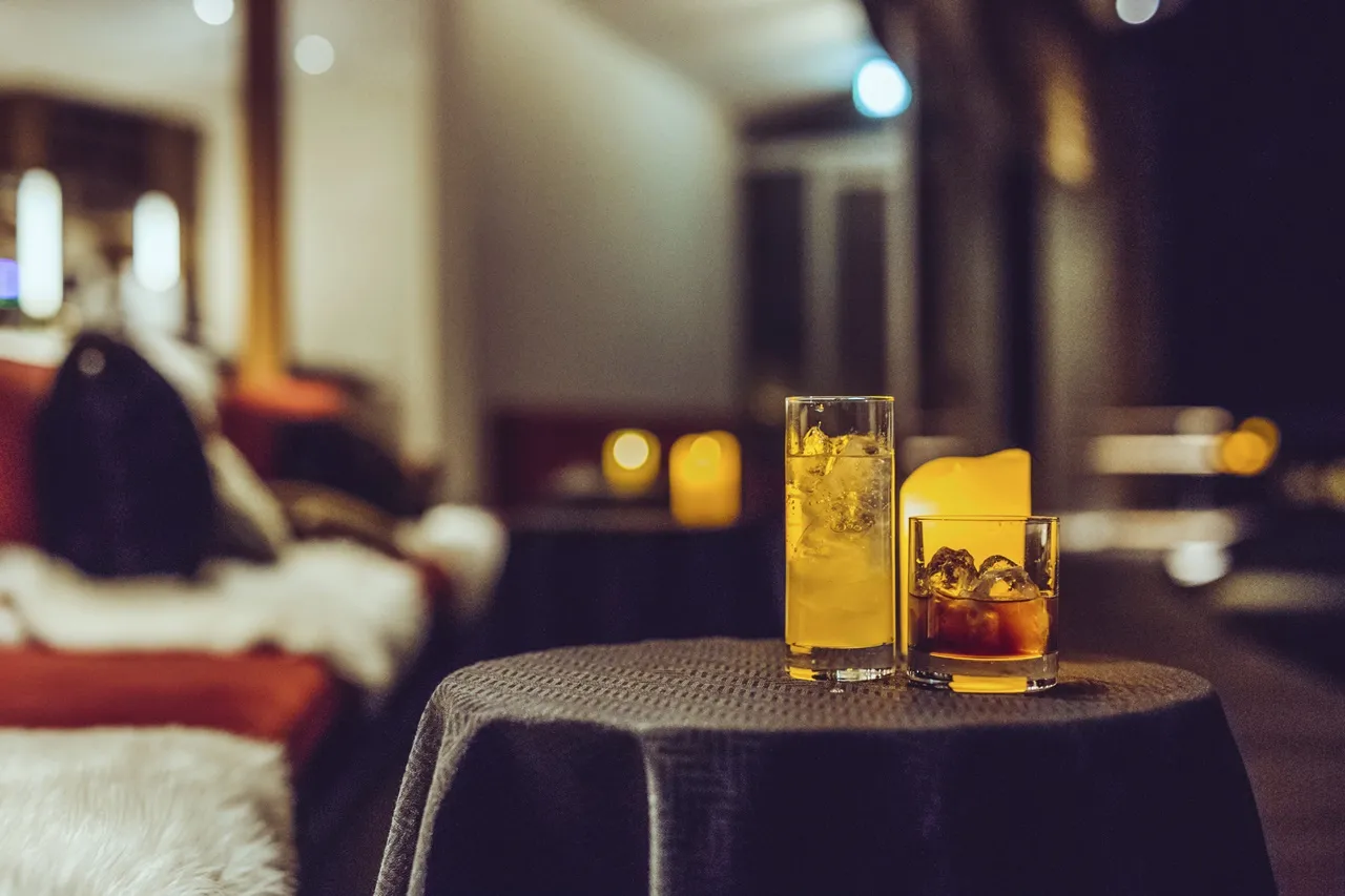 台南中西區、安平區酒吧民宿推薦，複合式旅店